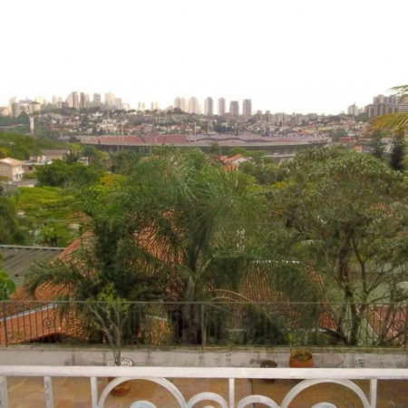 Sobrado à venda com 4 quartos, sendo 2 suítes,  em Jardim Leonor, São Paulo, SP