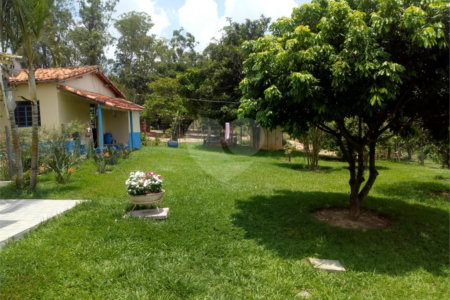 Chácara à venda com 5 quartos, sendo 2 suítes,  no Centro, Sarapuí, SP