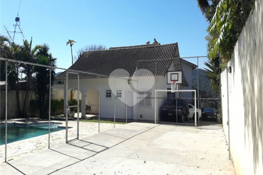 Casa à venda com 3 quartos, sendo 2 suítes, no condomínio Alpes da Cantareira, Mairiporã - SP
