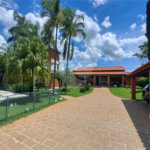 Casa à venda com 3 quartos, sendo 1 suíte, no condomínio Residencial Vale das Laranjeiras, Indaiatuba - SP