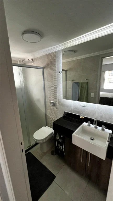 Apartamento à venda na Vila Mariana, reformado,com 71m² com 2 dormitórios e 1 vaga,Aceita e estuda Permuta ( sujeito a avaliação).