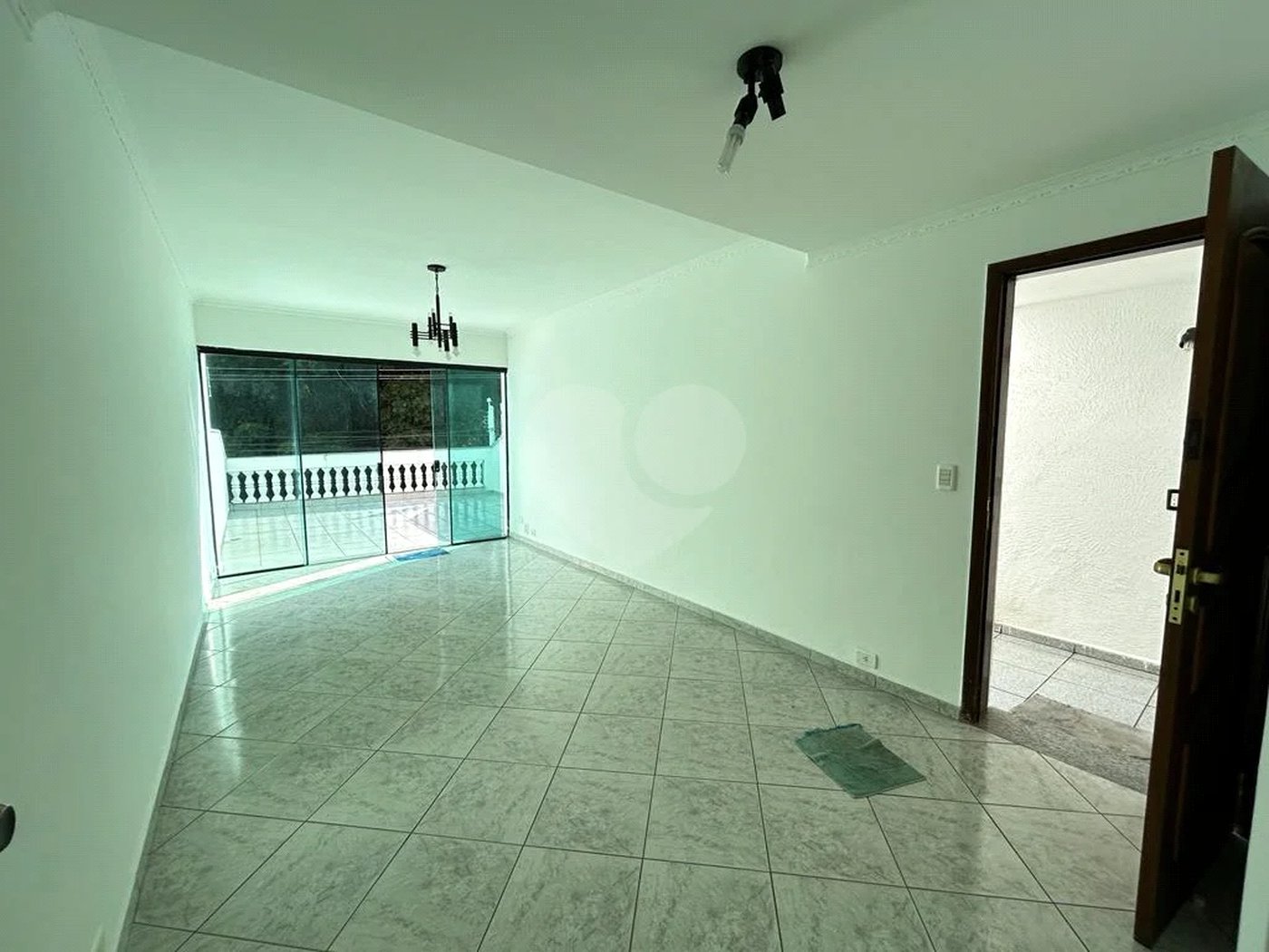 SOBRADO PARA LOCAÇÃO NO PARQUE DOMINGOS COM 03 DORM 01 SUITE 02 VAGAS DE GARAGEM