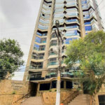 Cobertura sofisticada no Jardim do Mar, em São Bernardo do Campo, com 4 dormitórios, closet, hidromassagem, varanda, 5 vagas de garagem e lazer completo. Ideal para quem busca conforto e exclusividade.