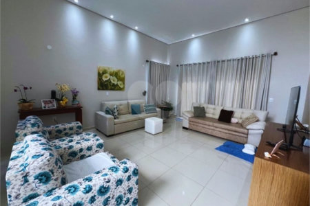 Apresento essa belíssima casa no Condomínio Delle Stelle - Louveira SP