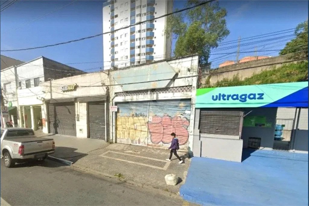 Galpão comercial com 147 m² de área total de terreno e 100 m² de área útil no Cambuci.