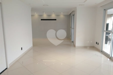Apartamento 3 suítes, varanda gourmet, 3 vagas em Condomínio Clube na Mooca