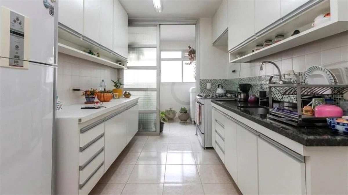 Apartamento à venda com 3 quartos, sendo 1 suíte, em Campo Belo, São Paulo, SP