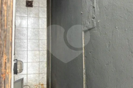 São Paulo - Capital - Bairro Santa Cruz - R4 495.000,00 - Aceita permuta por imóvel na cidade de Indaiatuba- Sp - Sobrado em rua residencial sem saída e com praça particular. O imóvel possui 2 quartos — 1 suíte com dois ambientes e acesso a hall externo. Sala ampla, cozinha com dois ambientes