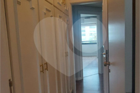 Apartamento à venda no Campo Belo de 245m² com 3 suítes e 3 vagas