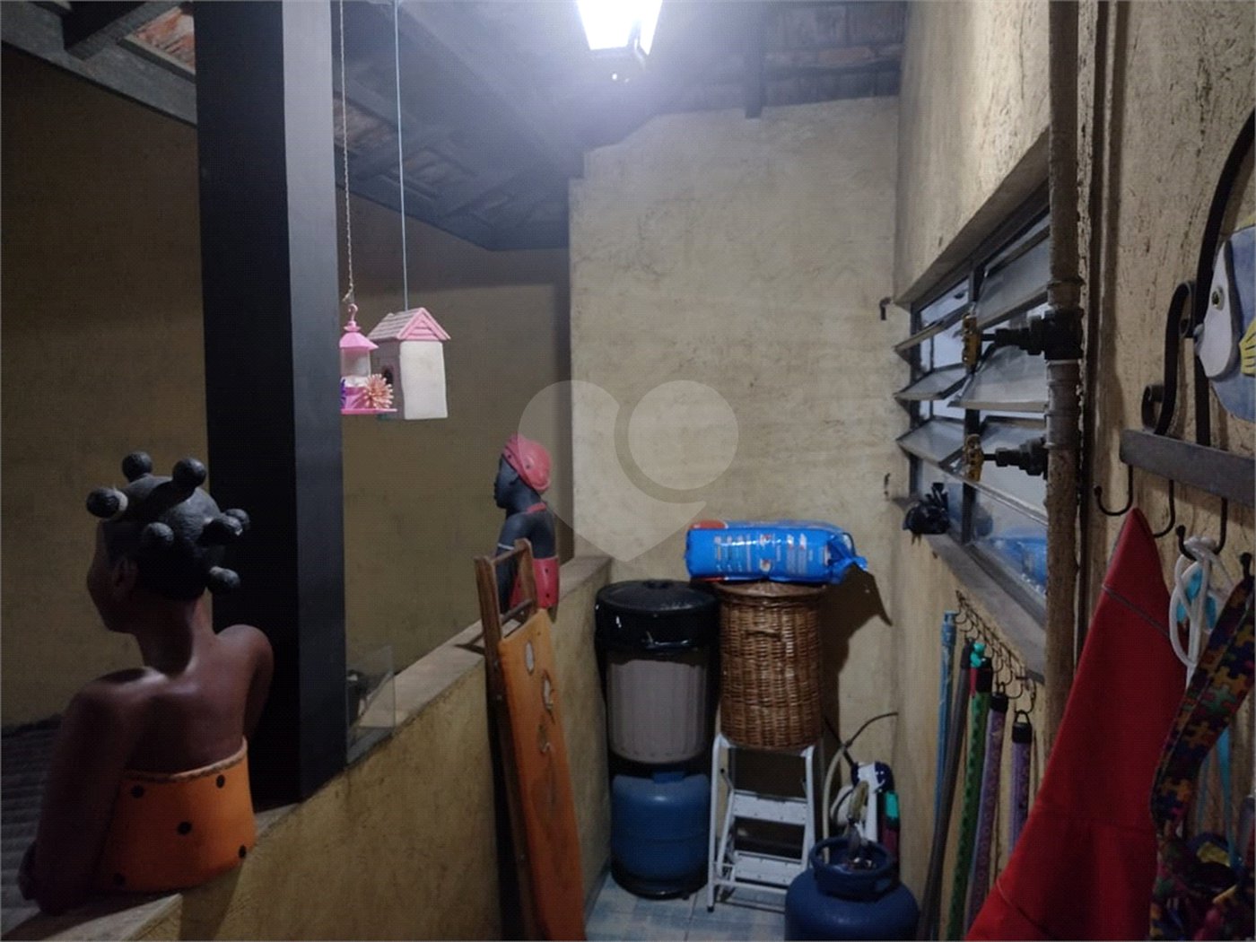 Casa à venda na Vila Mariana de 300 metros quadrados, com 3 dormitórios, 1 suíte e 2 vagas.