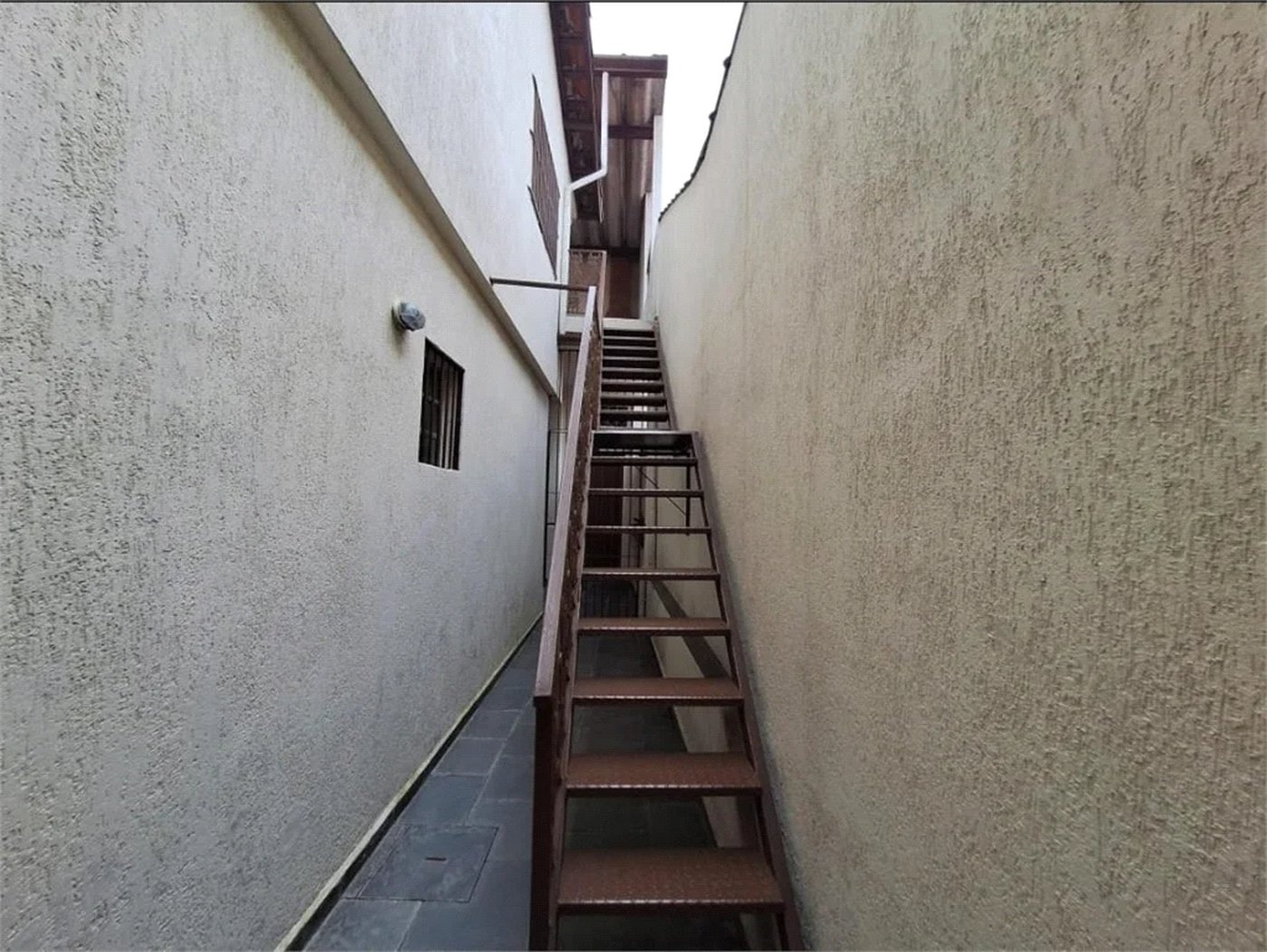 Casa à venda com 3 quartos, sendo 1 suíte,  em Vila Gomes, São Paulo, SP