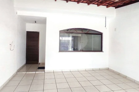 Casa com 180m², 3 dormitórios, 1 vaga, à venda na Vila Scarpelli em Santo André.