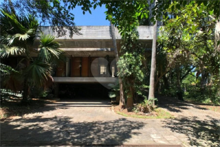 Casa Térrea à venda com 5 quartos, sendo 3 suítes, em Interlagos, São Paulo, SP