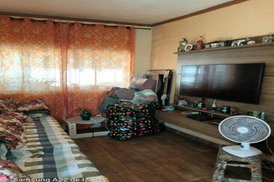 Terreno grande com 2 casas em São Paulo! Casas bem arejadas.