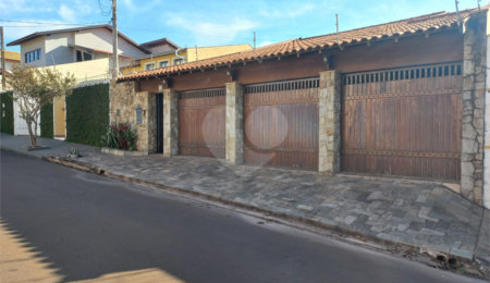 Casa à venda com 3 quartos, sendo 1 suíte,  em Planalto Paraíso, São Carlos, SP
