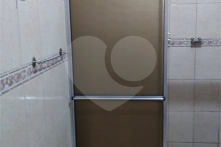 Casa Térrea com 3 dormitórios, sendo 1 suíte.