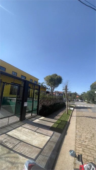 Incrível imóvel comercial com 250 metros de área construída com 5 salas e 2 cozinhas com 5 vags no caxingui