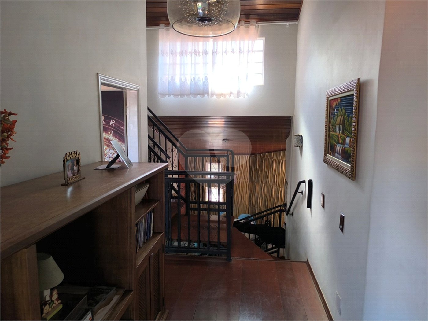 Casa à Venda no Santa Marta com 3 Suítes e Piscina