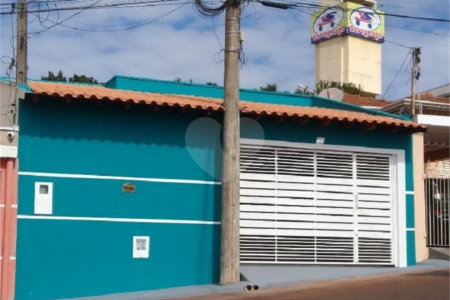 Casa Térrea com 3 dormitórios, sendo 1 suíte.