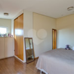 Casa à venda com 5 quartos, sendo 3 suítes, no condomínio Triplex, São Paulo - SP