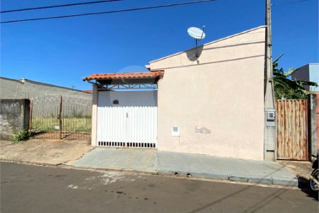 Casa e sala comercial na Vila Jacobucci