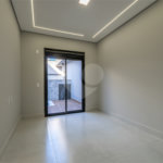 Indaiatuba - SP - Condominio Dona Lucilla - Valor R$2.295.000,00 - 3 suítes + escritório + lavabo - Terreno: 300m2 - Construção: 188m2 - Diferenciais - Móveis planejados no escritório, sala de TV, lavabo, cozinha, área gourmet, lavanderia, banheiros e closet - Ar condicionado em todos os ambie