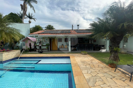 Casa térrea à Venda com 3 quartos no bairro Vila Giglio - Atibaia/SP.