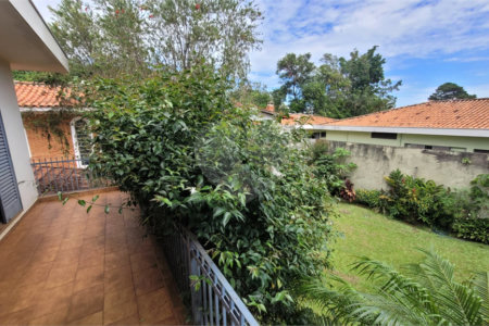 Casa à Venda . Aceita Permuta por Apto. ou Casa ,em Condomínio na Cidade São Paulo ou Bauru.