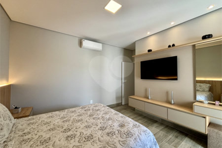 Indaiatuba - Sp - Condominio Maria Candida - R$ 2.250.000,00 - 3 suítes, sendo 1 master com closet e banheiro com duas cubas e dois chuveiros - Escritório - Piscina em Alvenaria aquecida e Hidro com Iluminação - Ar Condicionado instalado em todos os quartos, escritorio, sala e area gourmet