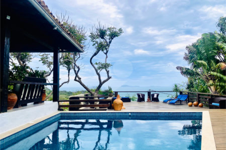 Casa à de Alto Padrão com Vista á Venda no Alto da Ferradurinha, Búzios!