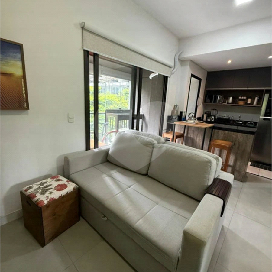 Apartamento mobiliado no Jardim Paulistano, com 49m², 1 vaga. Estuda permuta.
