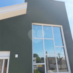 Sobrado recém-construído com 3 dormitórios em condomínio fechado em Piracicaba-SP.