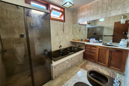 Casa de Vila à venda ou para alugar com 4 quartos, sendo 2 suítes, em Jardim Leonor, São Paulo, SP