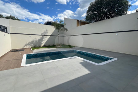 Casa Terrea com 3 suítes a Venda em Atibaia