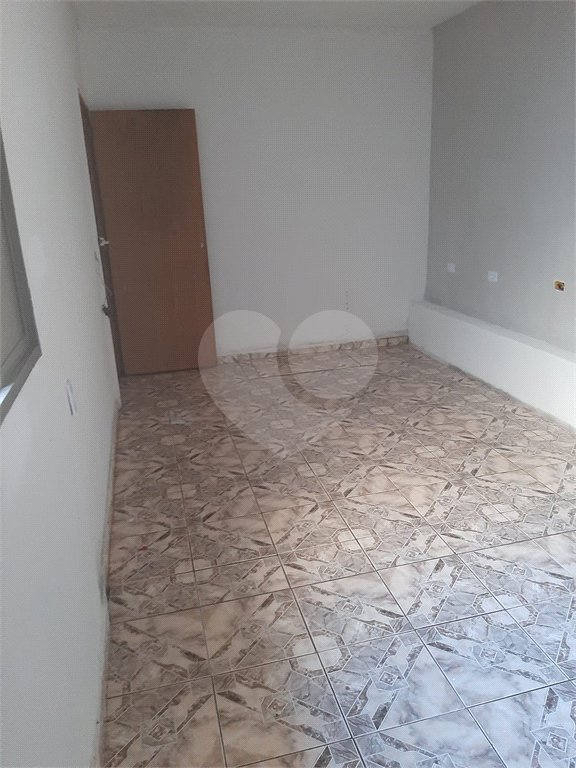 Casa térrea com 2 dormitórios.