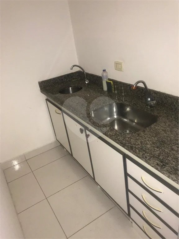Casa comercial Ampla em frente ao Colégio Salesiano com 3 Salas, 1 Copa e Banheiro na Sobreloja em Santa Terezinha-Sp