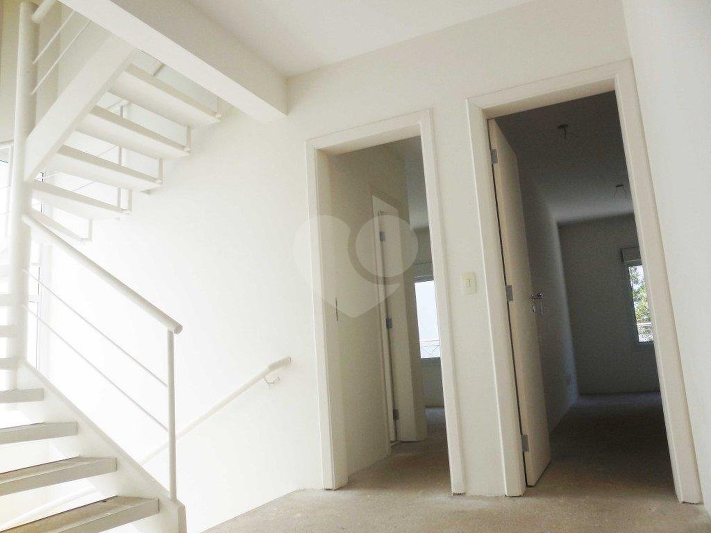 Casa à venda com 4 quartos, sendo 2 suítes, no condomínio Bristol Village, São Paulo - SP