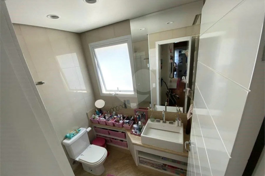 Apartamento lindíssimo com acabamento de qualidade e 04 suítes.