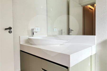 Apartamento com 69 metros todo reformado ao lado da Alameda Lucas em Atibaia.
