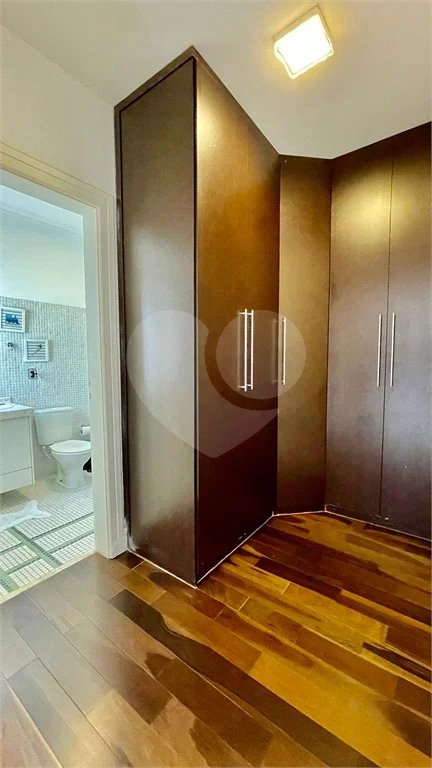 Casa à venda em Tamboré, toda reformada e decorada por arquitetos renomados