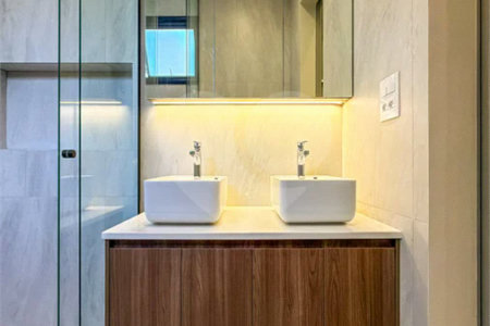 Casa Térrea Evidências - Indaiatuba/SP - R$ 1.950.000,00 - Área Total 307,33 m² - Área Construída 201,90 m² - TÉRREA - 03 suítes sendo a master com closet; Escritório; Lavabo; Cozinha com cooktop, forno, micro-ondas e coifa; Móveis planejados na hall de entrada, sala, escritório, cozinha, gourmet, s