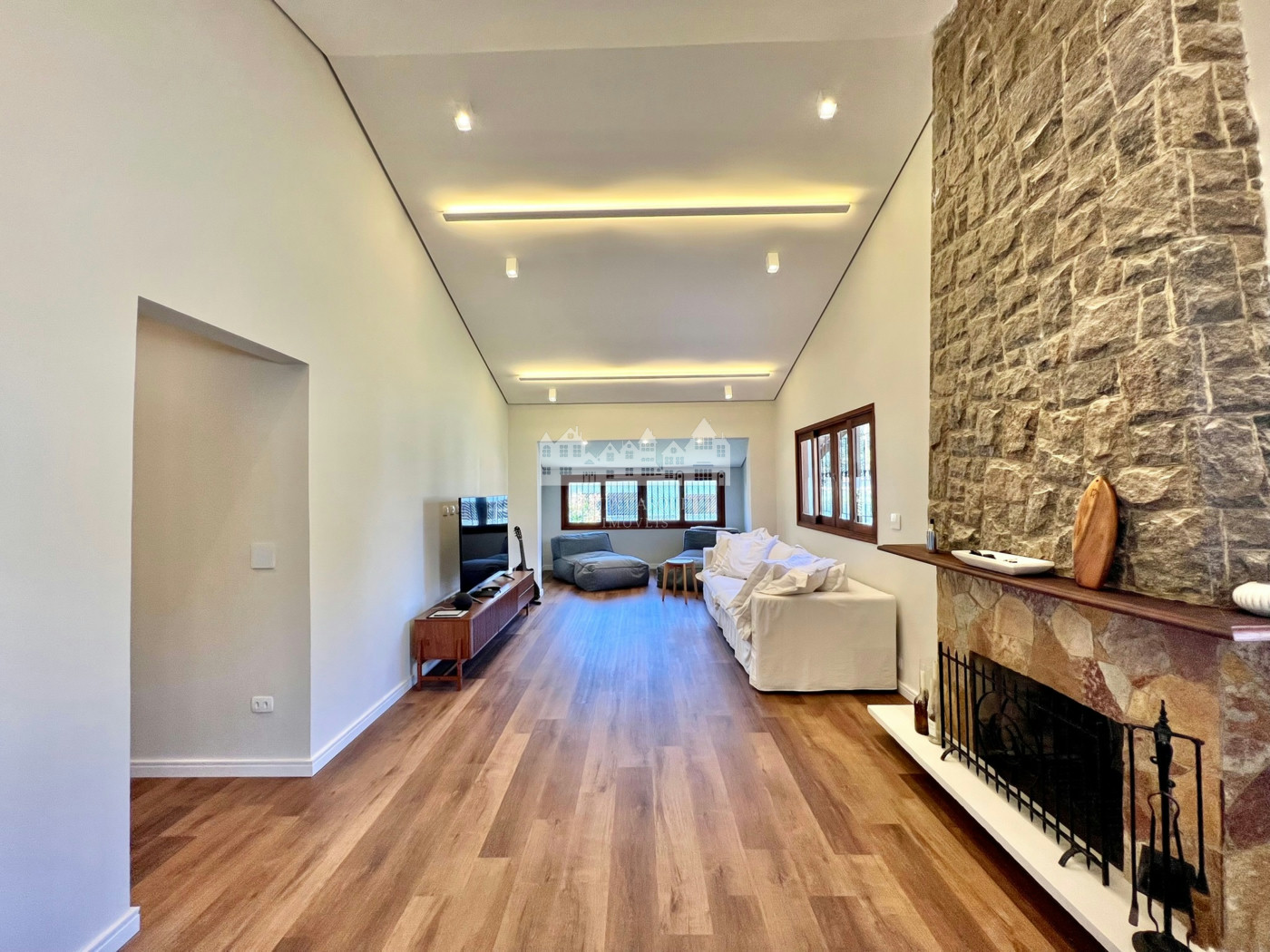 Casa Térrea à venda com 5 quartos, sendo 3 suítes, em Vila Esperia Ou Giglio, Atibaia, SP
