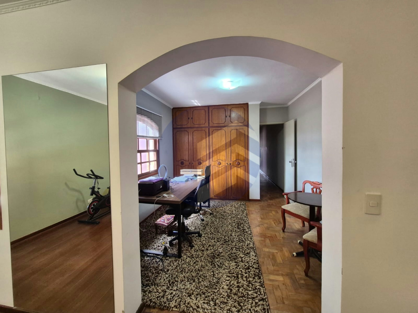 Sobrado à venda com 166 m², 3 dormitórios, 3 vagas cobertas, terraço com vista livre e 16 placas solares! Próximo à USP.