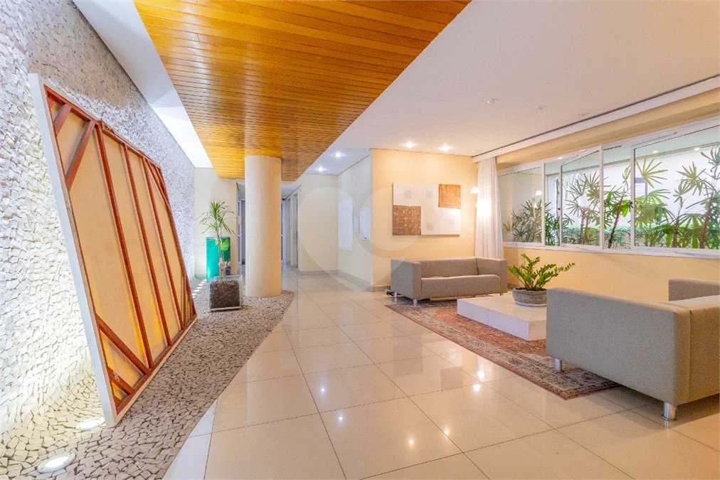 **Apartamento reformado em Higienópolis | 75 m² | 2 dormitórios | 2 banheiros | 1 vaga**