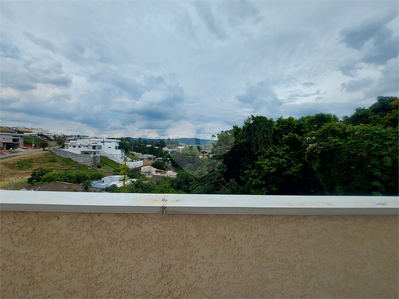 Sobrado à venda com 3 quartos, sendo 1 suíte, em Vila Omízollo, Louveira, SP