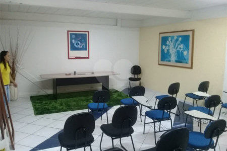 Edifício de 4 pavimentos à venda no Condomínio Centro Comercial Alphaville