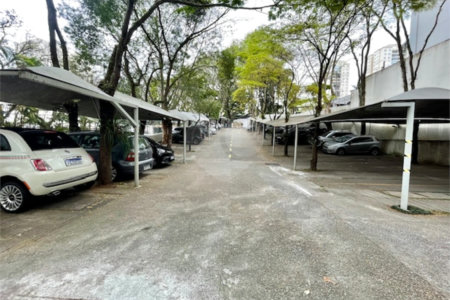 Apartamento com 3 dormitórios e 1 vaga fixa, em região tranquila perto da Av. Washingtonís e de diversos serviços. Ideal para quem quer morar bem e com comodidade.