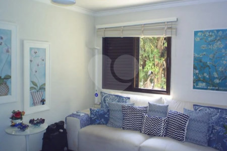 Apartamento á venda na Vila Olímpia de 156m² com 3 dormitórios, 1 suíte e 2 vagas.