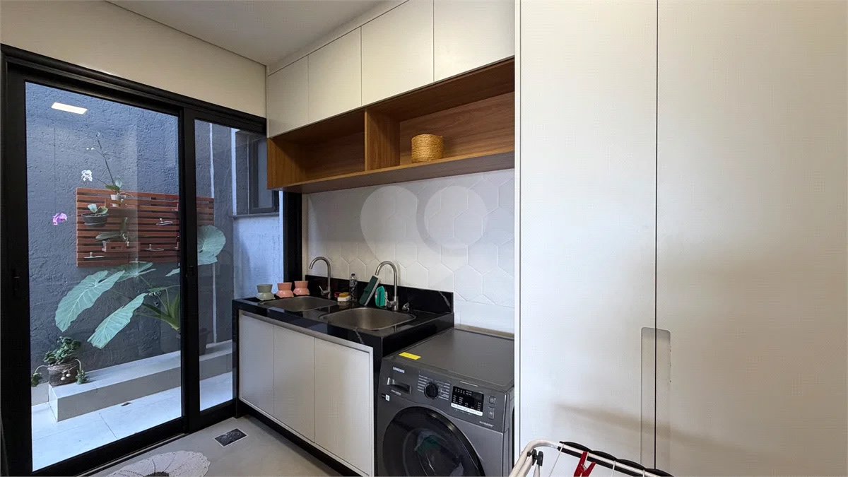 Casa de alto padrão com 3 suítes no Condomínio Damha 2,