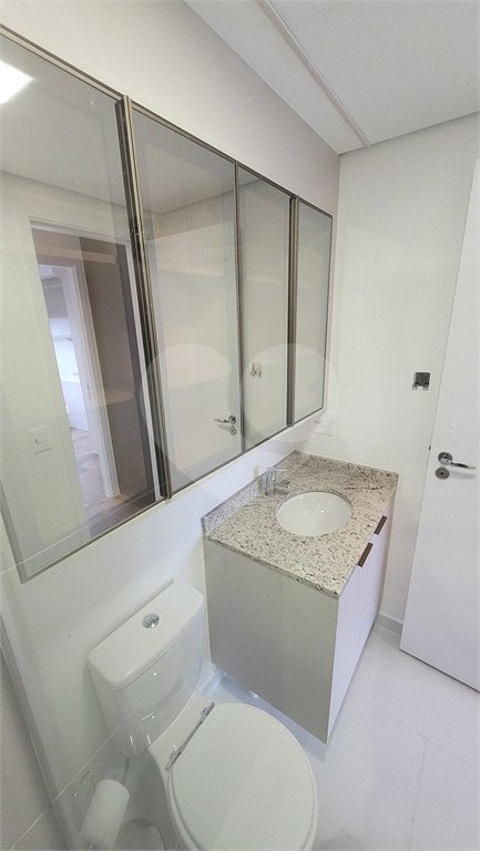 Apartamento de 2 quartos mobiliado à venda no Paraíso